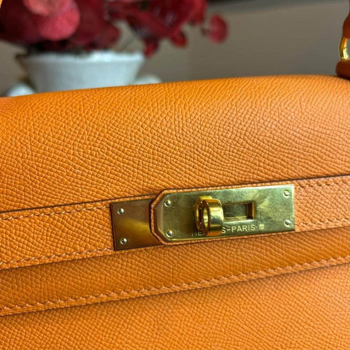 HERMÈS KELLY 25 BAG WITH GOLD HARDWARE IN ORANGE