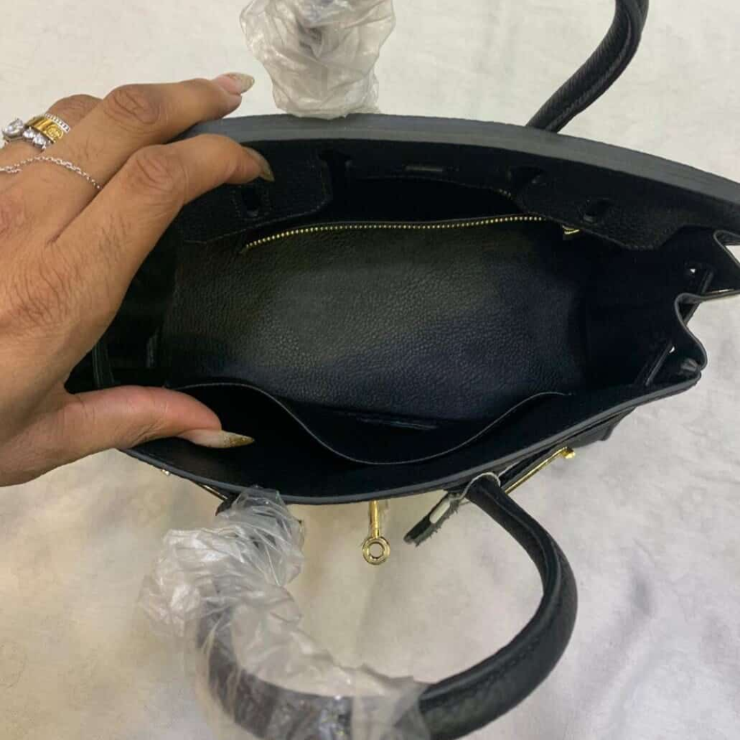 HERMÈS BIRKIN 25 BAG WITH GOLD HARDWARE IN BLACK